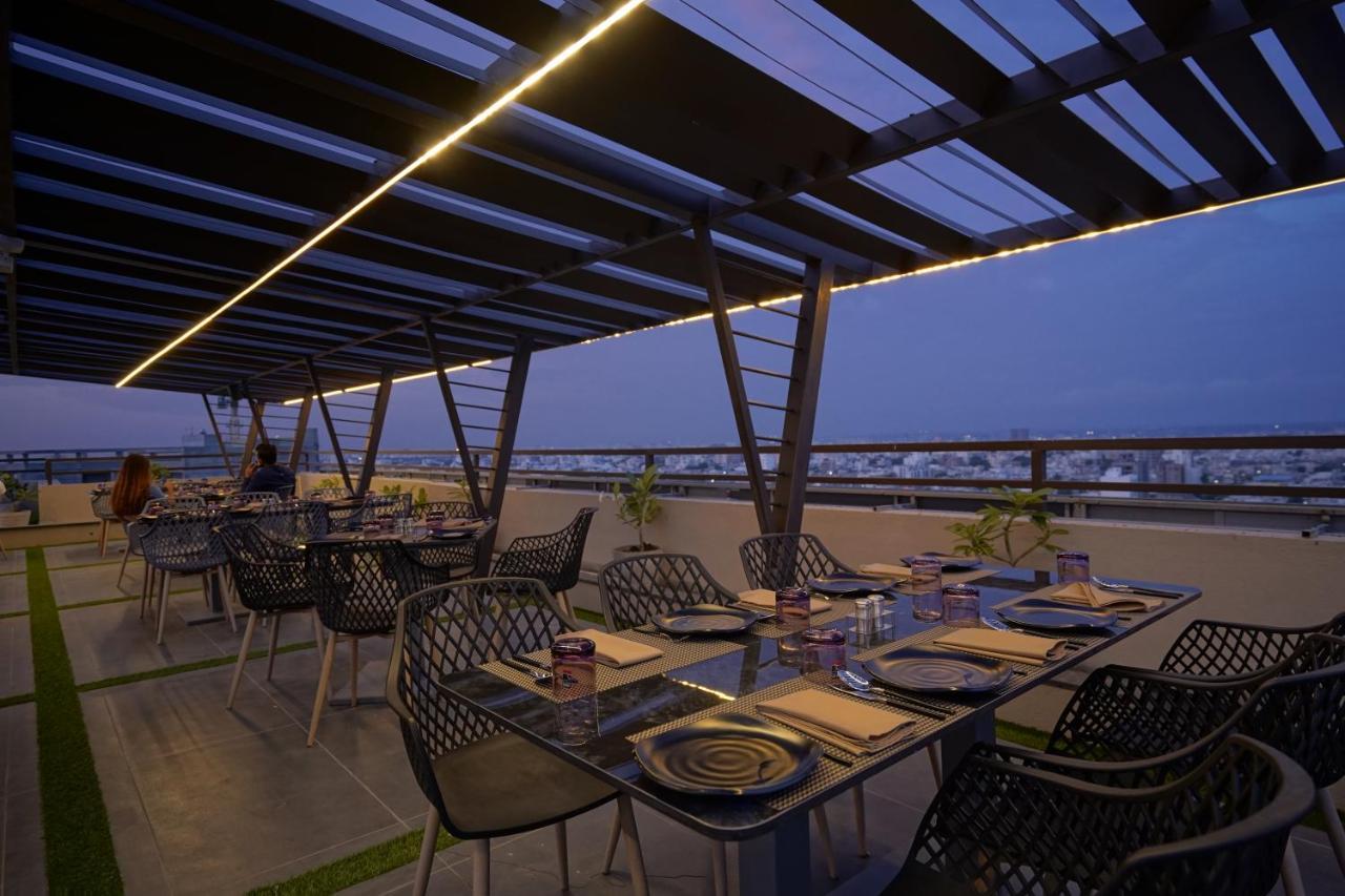 The Galleria Hotel Rajkot Exteriör bild